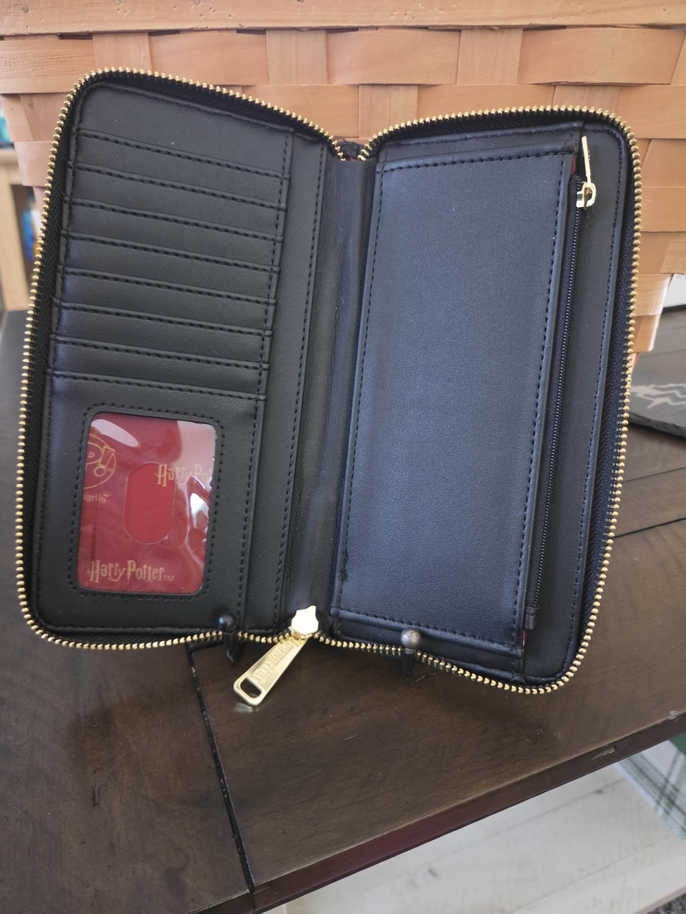 Loungefly Harry Potter - With Dobby Face Detail Zip Around Wallet - Picture 4 of 10